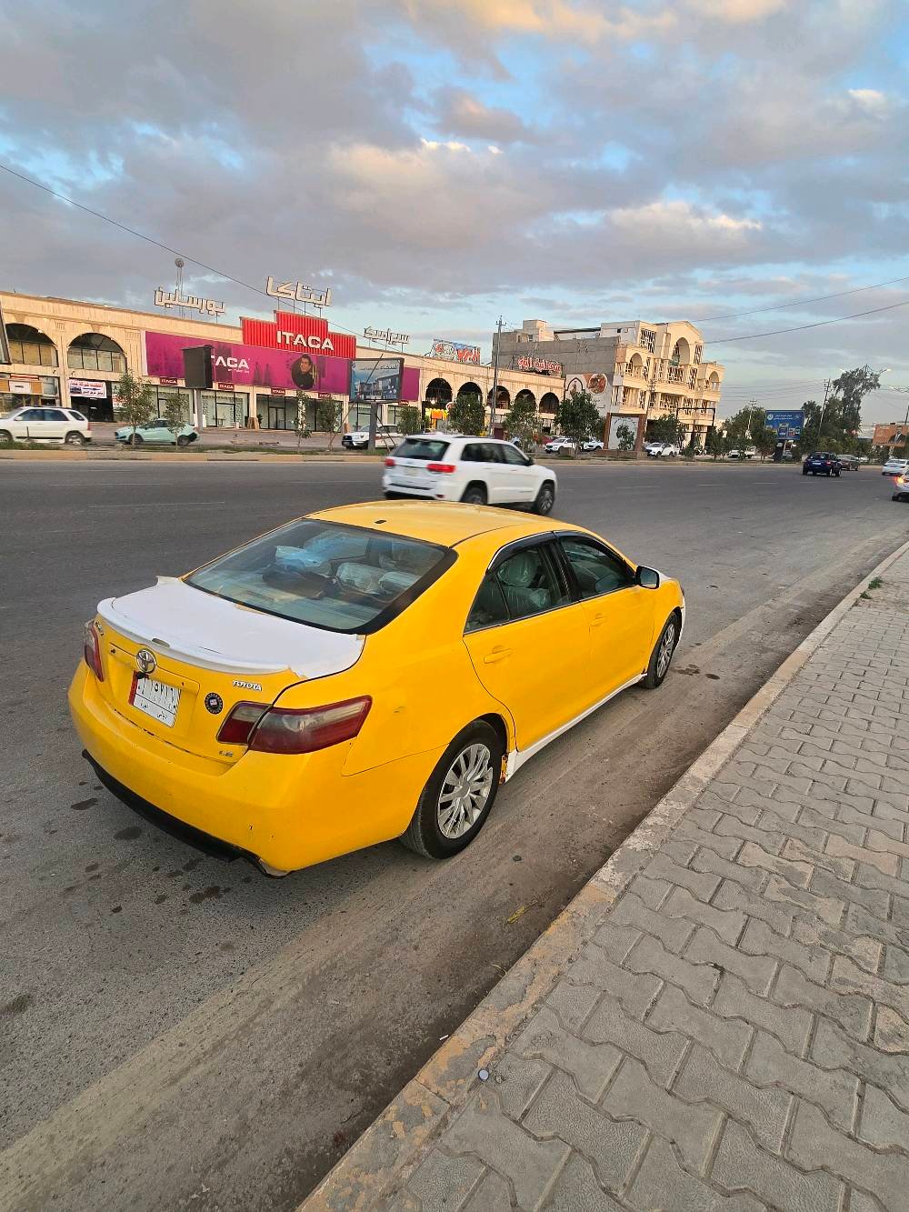 تيوتا كامري 2008 
كير جديد لوك 
مكينة بدون تنقيص 
كشن كهرباء +تدفئة
تخم تاير جديد 
مصفرة غرامات وهيئة 
تبريد شغال 
باسمي تحويل نفس اليوم 