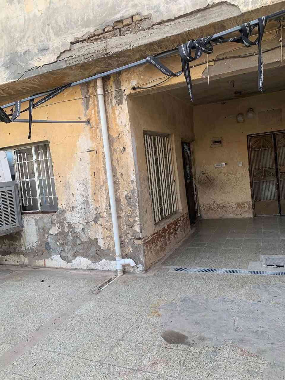 دار للبيع طابو صرف سند بناء الثمانينات
العنوان: الفلوجة حي المعتصم قرب طعس نعومي
شارع ٨ م
مساحة: ٢٤٠ م٢
واجهة: ١٢م و نزال ٢٠م
غرفتين نوم وصالة واستقبال ومطبخ وحمام

🟢السعر : ١٤٠ مليون دينار قابل للتفاوض 
الاستفسار : ***********
