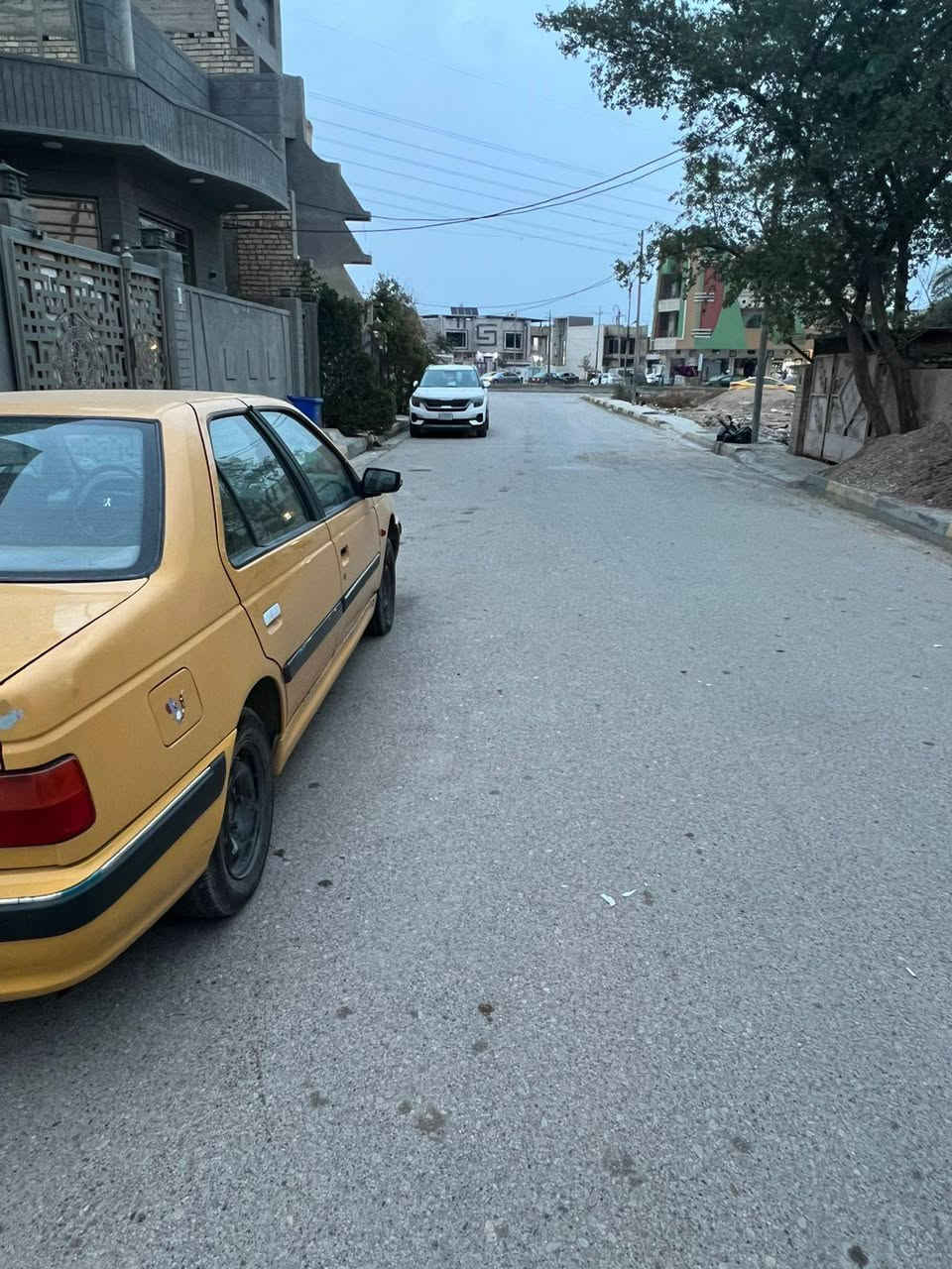 السلام عليكم شباب بيجو لميس ٤٠٥ محدث بارص موديل ١٥سياره خير من الله محور مكينه فرنسي٢٢٠٠ كير وضفيره جديد حداديه تخم تاير ارضيه رقم بغداد تحويل ثاني يوم عارضه ٣٥بيه مجال عنوان واسط العزيزيه شراي يتصل على رقم ***********
