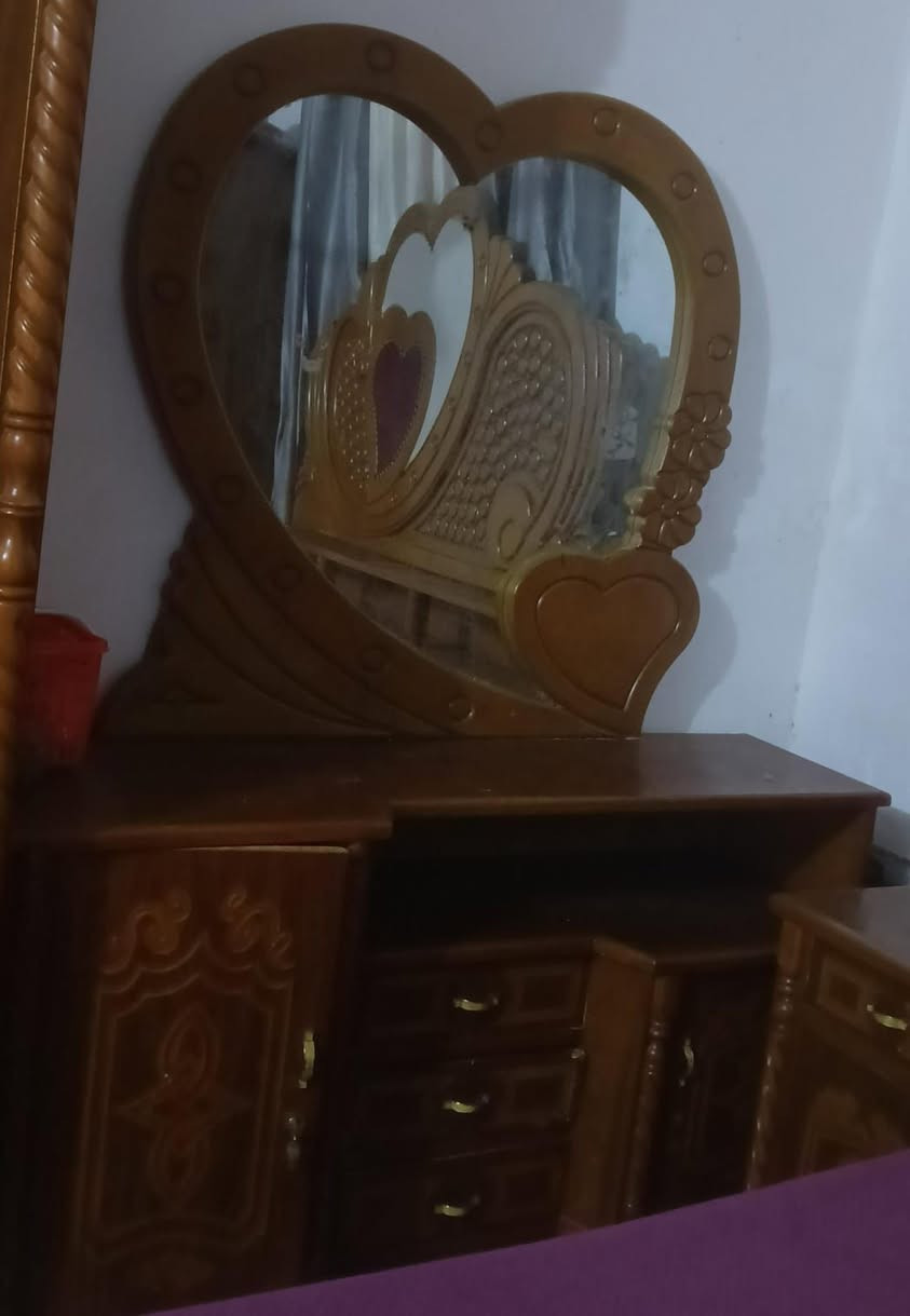 السلام عليكم 
غرفه للبيع نظيفه ومرتبه تفاصيل خاص
الشطره


**إذا كنت صاحب هذا الإعلان وتريد حذفه لأي سبب، رجاءا أرسل رسالة إلى الدعم الفني**