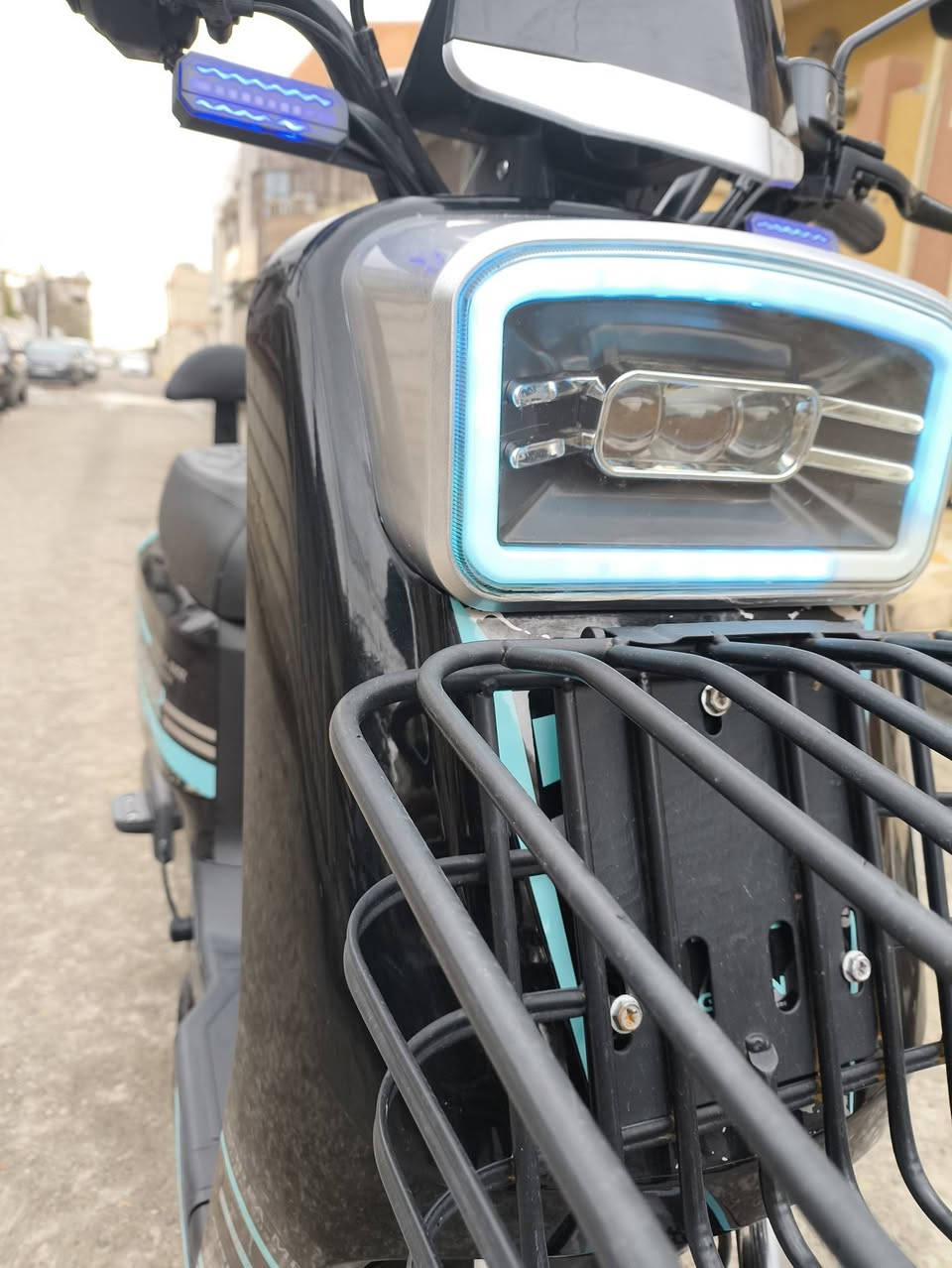 ماطور للبيع R7
موديل 2025 Korea 
                            ... المواصفات ... 

1ـ سرعه حقيقيه 99.                                      💯
2ـ بطاريات ليثيوم 32 امبير.                             💯 
3ـ نظام بك R                                                💯
4ـ لايت زينول اشاير الوان مميز                        💯
5ـ تواير جدد شرط                                         💯       
6ـ شخط واحد مابي موضح بالصور.                💯
7ـ نشاط فولل لو حتى منقص شحن                💯
8ـ شاحنه وياا                                                💯
9ـ فوك التايه الوره دبل خلاط الوان 👌🏿             💯
10ـالسعر 525 وبي مجال 👍🏿                      
11ـ التواصل خاص متواجد او ***********
