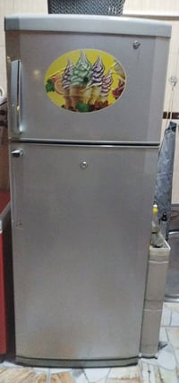 ثلاجه • حجم كبير • شغاله