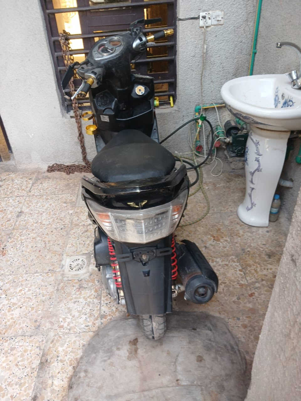السلام عليكم سكنس فحل كوري كابريتر  الدراجة نظيفة وشغاله سلف هندر   ‭0770 322 9461‬ مكاني البلديات
