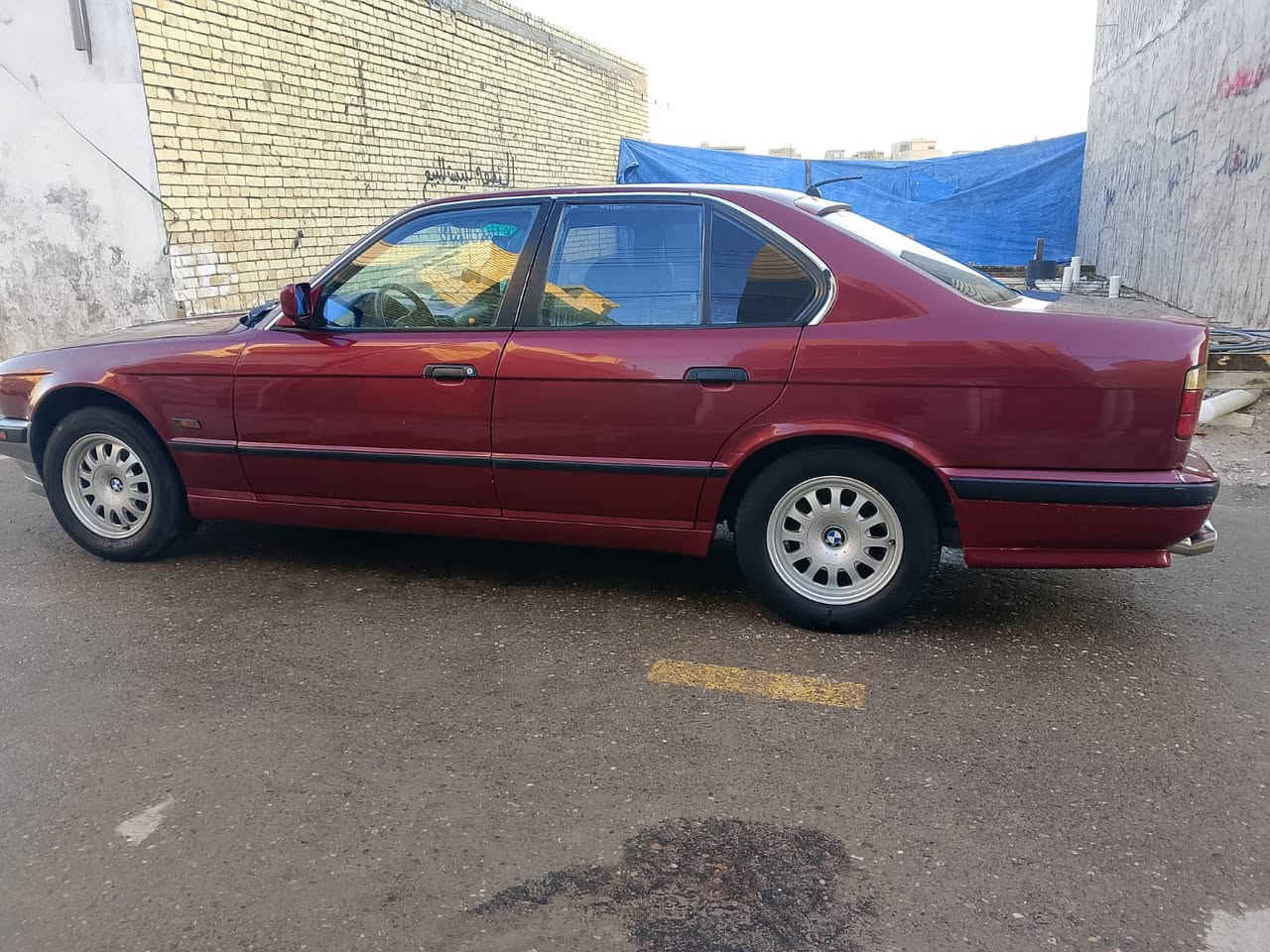 السلام عليكم. بي ام   525اصل وفصل موديل 1991  موصفات السياره فتحه دعاميات امريكي مكينه مسكر عدل كير اوتو شاشه داخل مخمل داخل نضيف كلش وسياره جاهزه انكر وطلع وين ميعجبك وبسمي رقم سليمانيه نكليزي تحول ثاني يوم سنويه ال٢٩ هزه جديده سياره اصفاح حلوه كلش وكاعده. رقمي صاحب السياره ***********  سعرها ٥٣ وبيها شي بسيط  مكاني بغداد شعب
