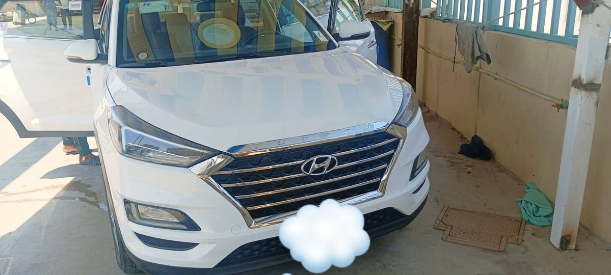 السلام عليكم / توسان للبيع او مراوس موديل 2019 رقم بغداد انكليزي بسمي سياره اكلين / الاتصال ***********
