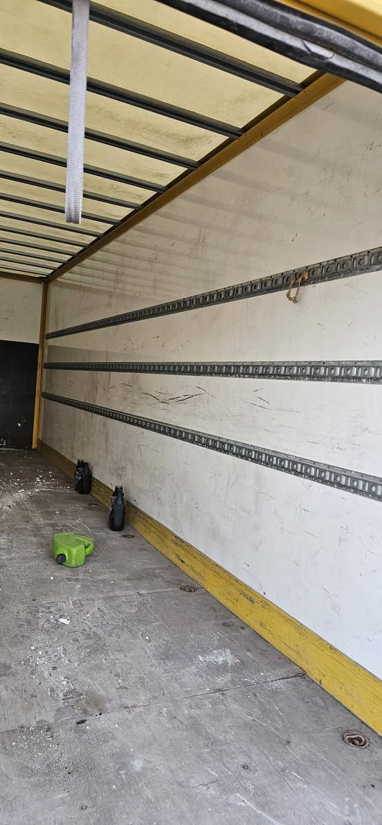 سلام عليكم من رخصه مدير الكروب للبيع حافظه اتيكو اصلي طول ٧ وربع مع باب جك لاستفسار ***********
