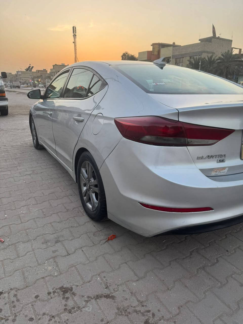 السلام عليكم 
النترا  للبيع 2018 وارد امريكي
مكينة  دوش ٢٠٠٠وحدادية جديدة   بيها قطعه وحده السيارة ليبل واحد ما عدا  جاملغ  مبدل فقط 
السيارة جاهزة
رقم سليمانية

مكاني بغداد
للاستفسار  ***********
