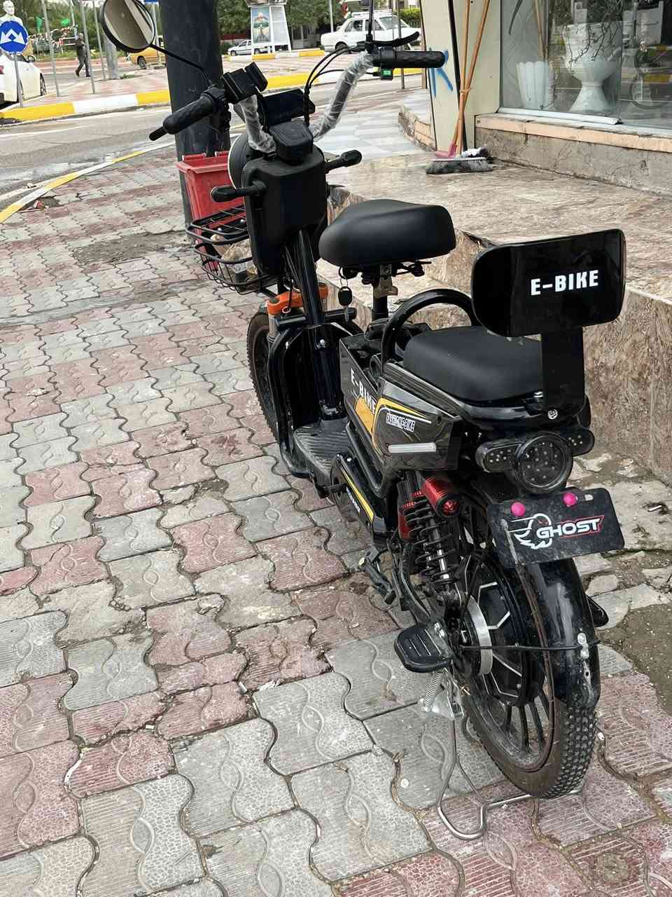 � للبيع باسيكل شحن بحالة ممتازة
• نوع: باسيكل شحن
 • الحالة: نظيف جداً / شغال بدون مشاكل
 • الاستخدام: (2) اشهر 
 • مناسب للتوصيل والعمل

السعر: (خاص )
الموقع: (ديالى خانقين)

للاستفسار الاتصال أو واتساب: (***********)
