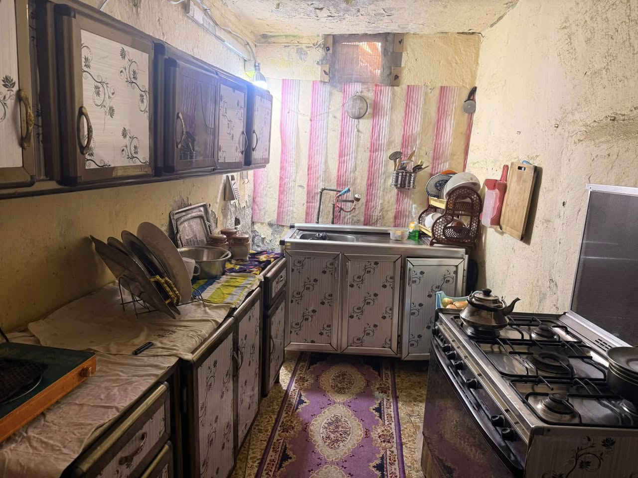 بيت للبيع المكان جسر دياله القديم  
المساحه 162 متر  ***********
***********
