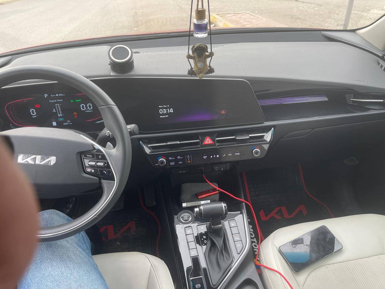 سلام عليكم 
للبيع فقط
كيا نيرو موديل 2024هايبرد مواصفاتEX  معروفه رقم بغداد تحويل مباشر سياره مبدل بيه بنيد بلادي وصبغ جاملغ عكس  السائق 
 سعر البيع 150مكان السياره ديالى مطعم ضفاف دجله استخدام نسائي 
 للتواصل
 رقم الهاتف ***********
