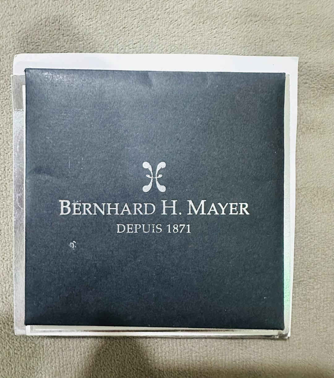 ساعة نسائية مستخدمة قليل Bernhard H.Mayer
اصلية سويسرا Depuis 1871
السعر  $250 وبيها مجال قليل 
***********
