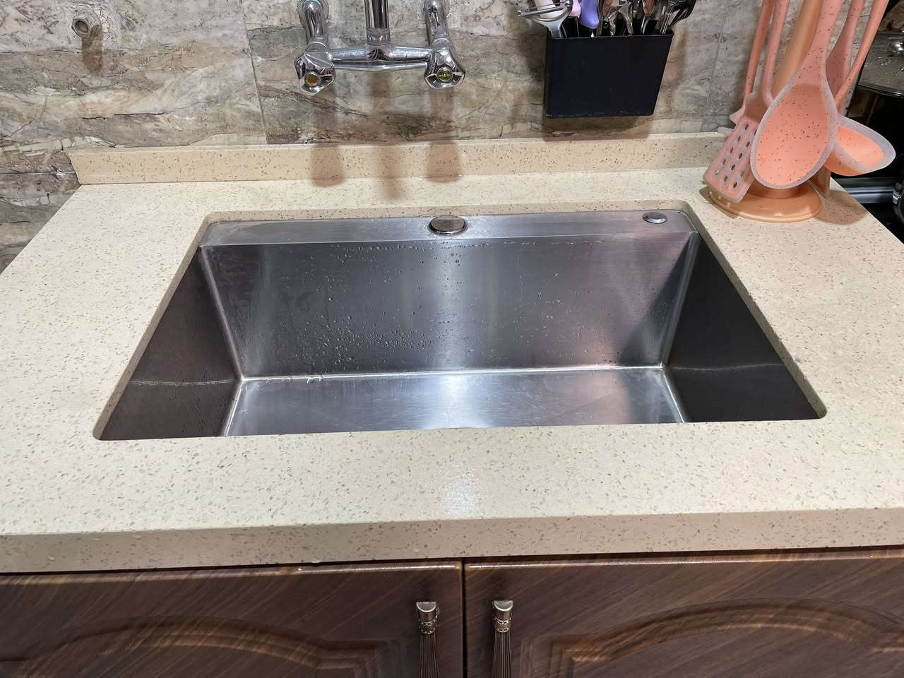 السلام عليكم /سنك مرمر طبيعي داخل NDFخارج HDf القياس 1/20 متر وعشرين حوض سلستيل  ابواب هيدروليك السعر:400 بدون عمله قفل


**إذا كنت صاحب هذا الإعلان وتريد حذفه لأي سبب، رجاءا أرسل رسالة إلى الدعم الفني**