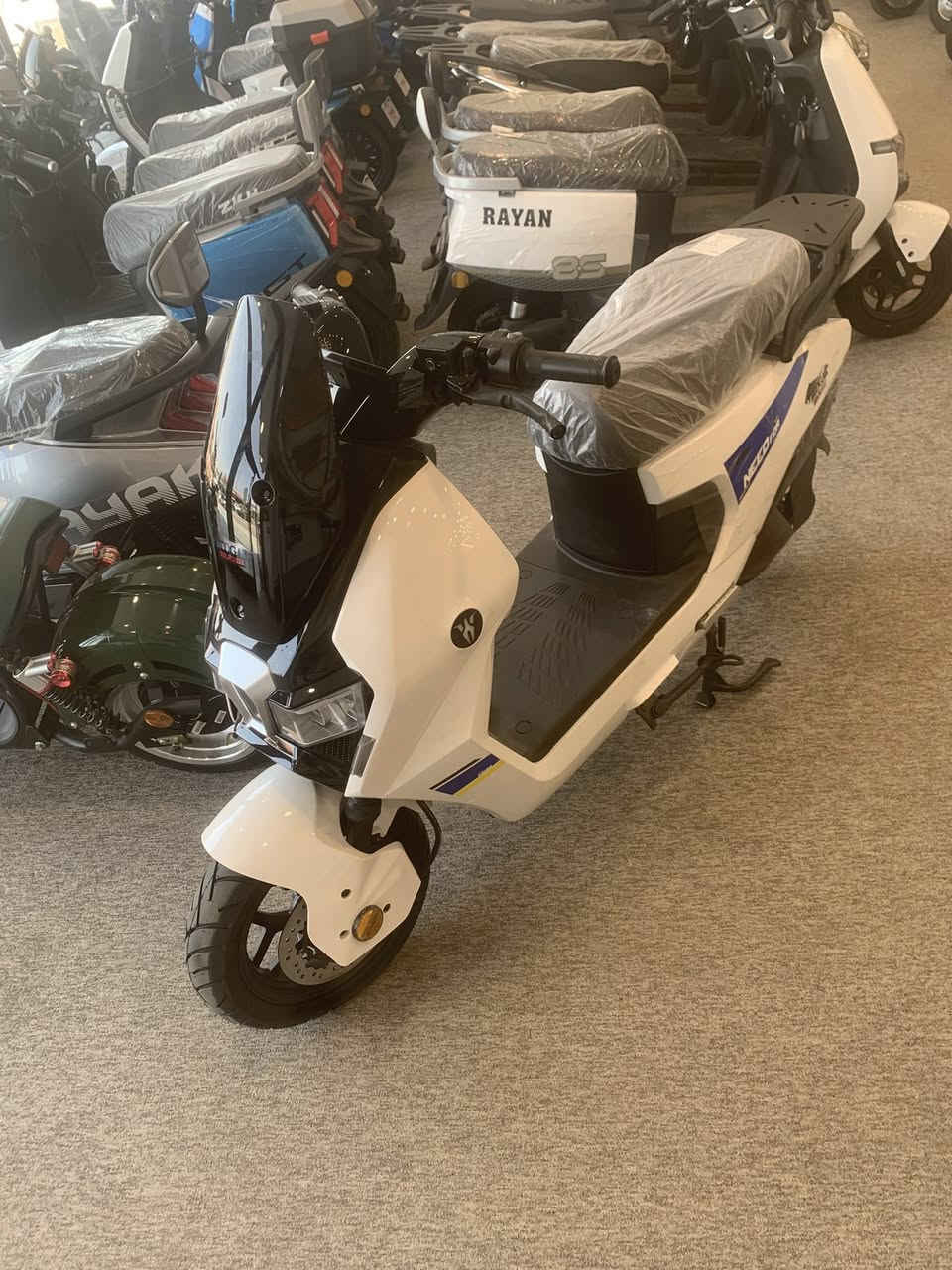 السلام عليكم دراجة شركة هودي كوجر 2000w 72v 40A  بطارية ليثيوم سرعة 99  بالشحنة الوحدة من 60_70 كيلو متر  السعر خاص ***********

