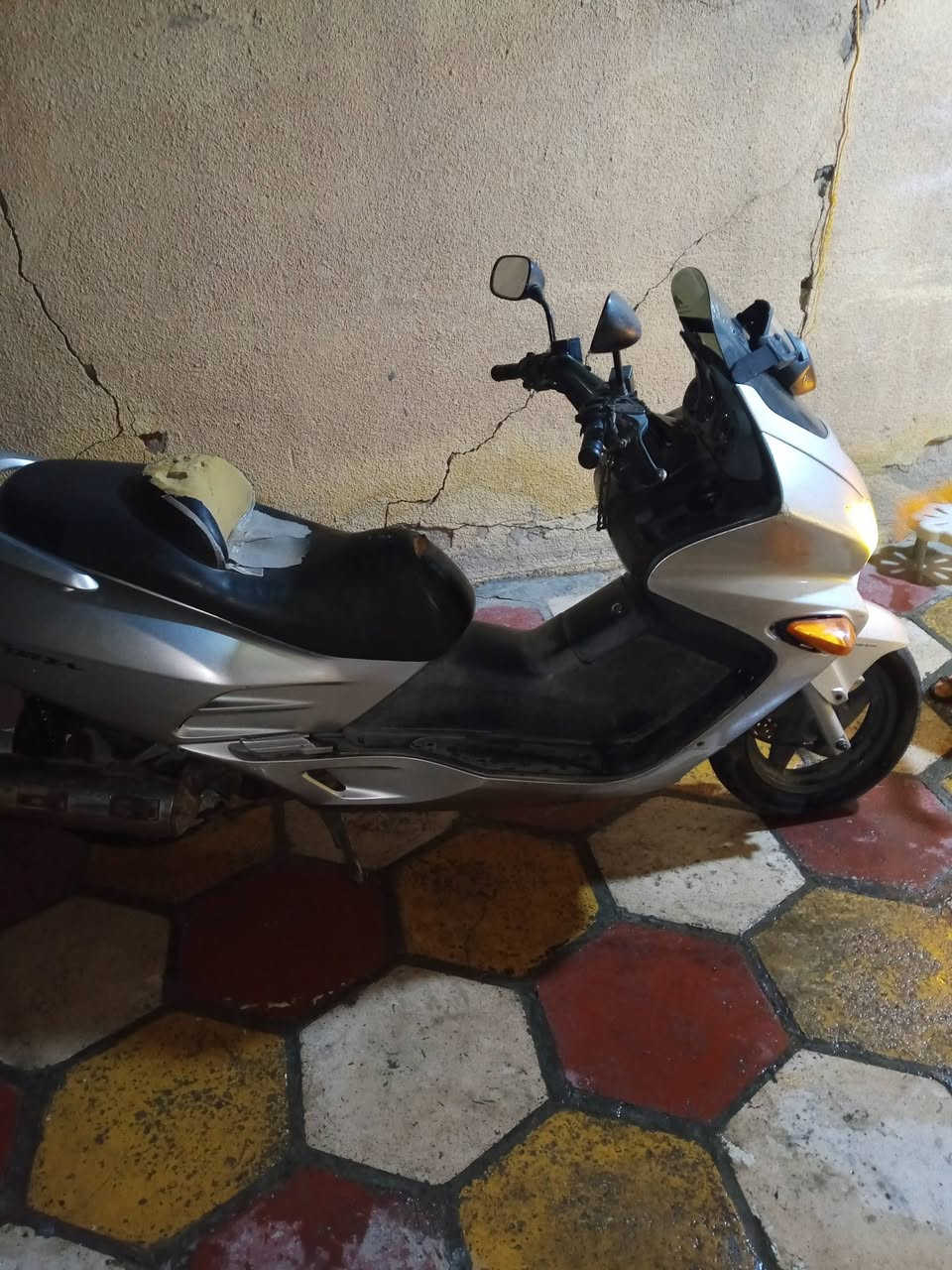 سلام عليكم من رخصت الادمن فوزسه 0.6شغاله بيه بس كلج امامي تبان 550وبيه مجال قليل وستفسار أكثر عله هاذه رقم ***********
