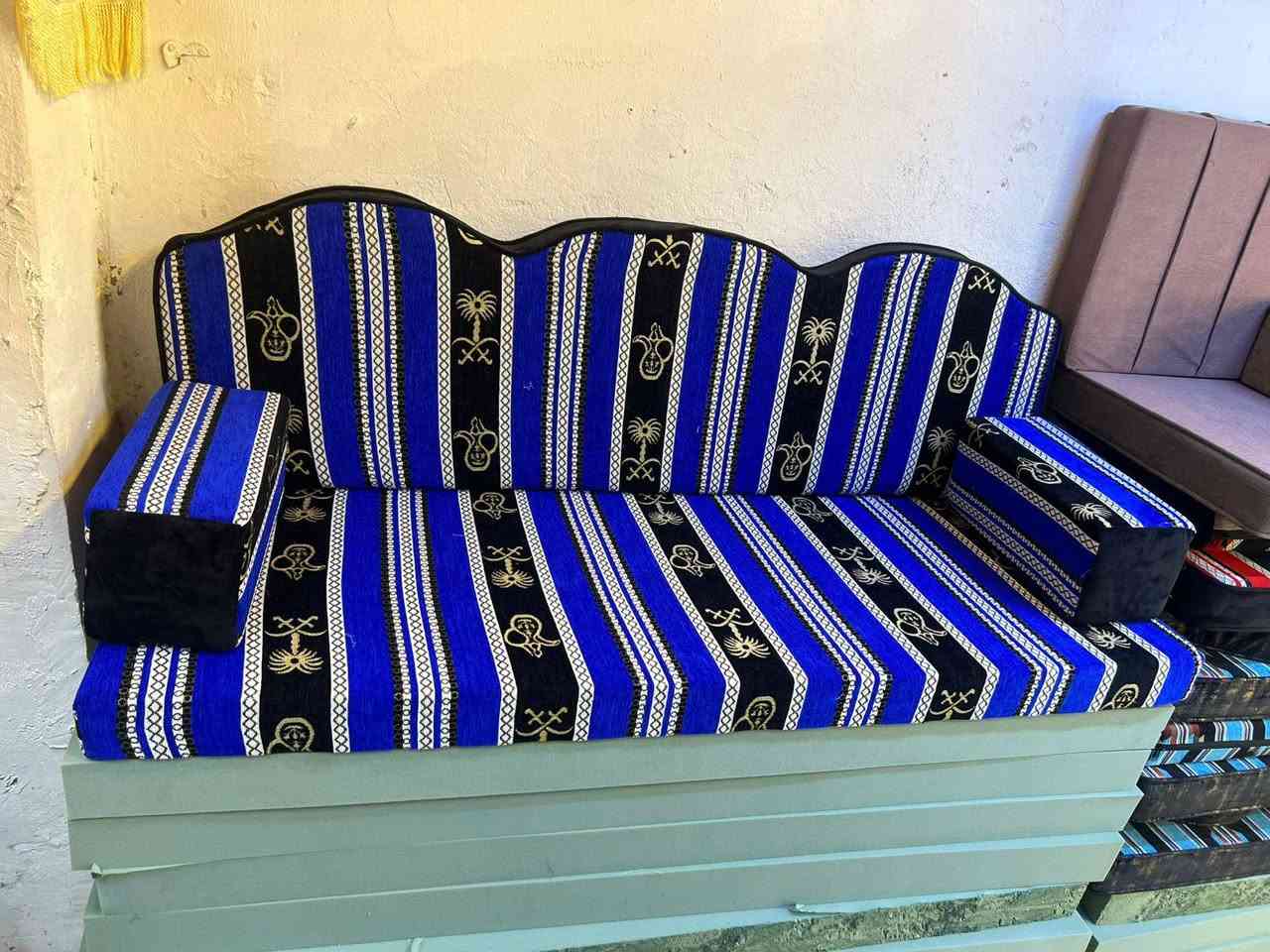 مستعدون التجهيز المضايف والحدائق 
والصالات والكشتات بمختلف الديكورات البدويه والاكلاسيكيه لسنا الوحيدين ولاكن الافضل ان شاء الله 
بأدارة عباس ابو امير فنان ديكورات عربيه 
للتواصل *********** )***********
