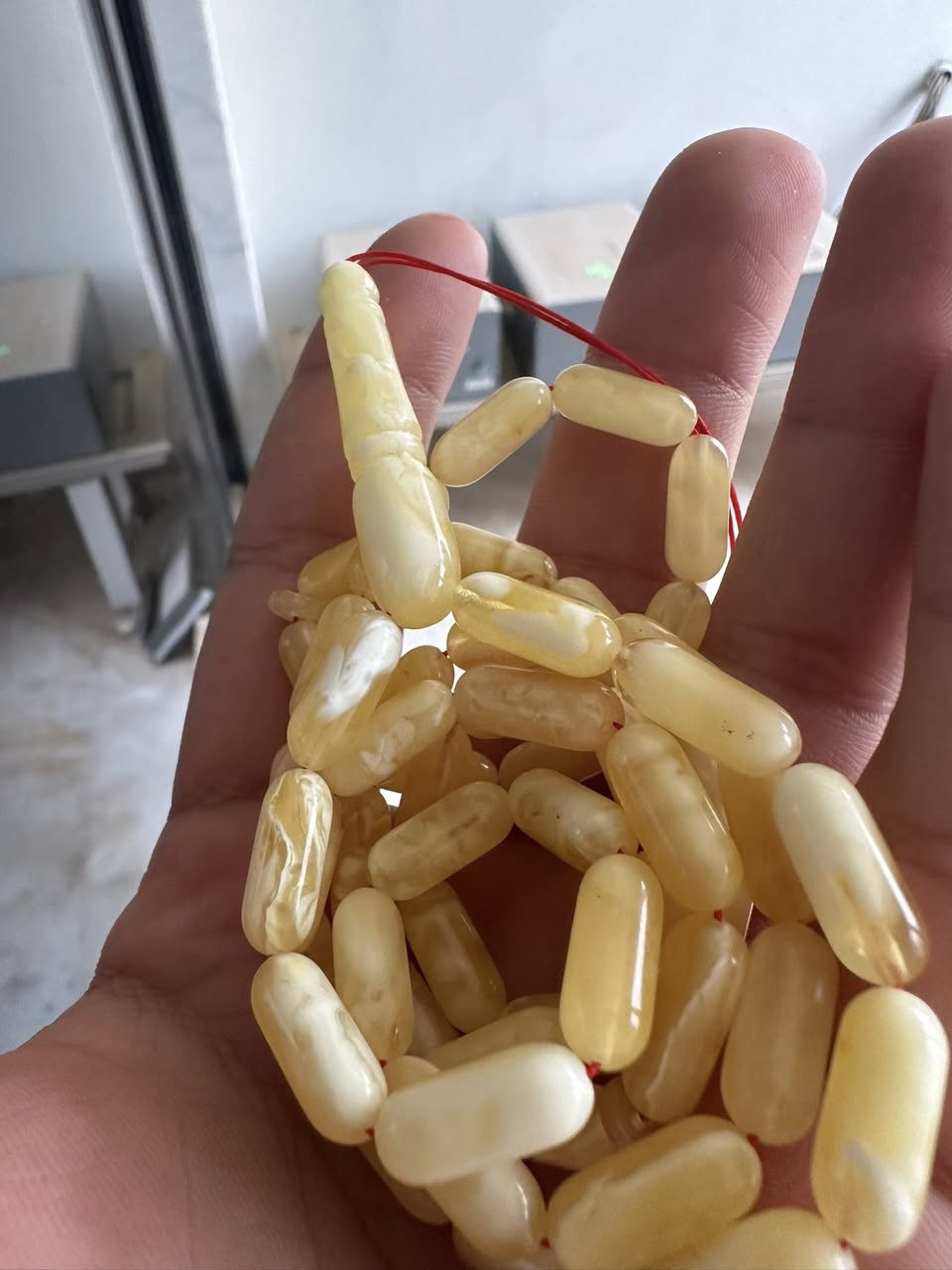 السلام عليكم 
بسم الله تبارك الرحمن 
مسباح كهرب حر طبيعي كصه صنوبري كبسولي ماطيح سيراميك بجبس بعسل شاهد قطعه وحده ملطخ للطول 
مع كركوشه خليجي 
عدد حبات 54
وزن القطعه 22,5
توصيل موجود جميع محافظات العراق


**إذا كنت صاحب هذا الإعلان وتريد حذفه لأي سبب، رجاءا أرسل رسالة إلى الدعم الفني**