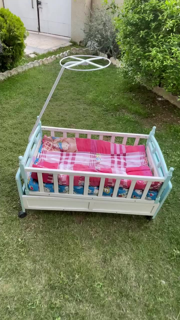 كاروك طفل نضيف جدا هزاز  الطول متر وشويه  س. ع ر 60 الف. اتصال ***********
