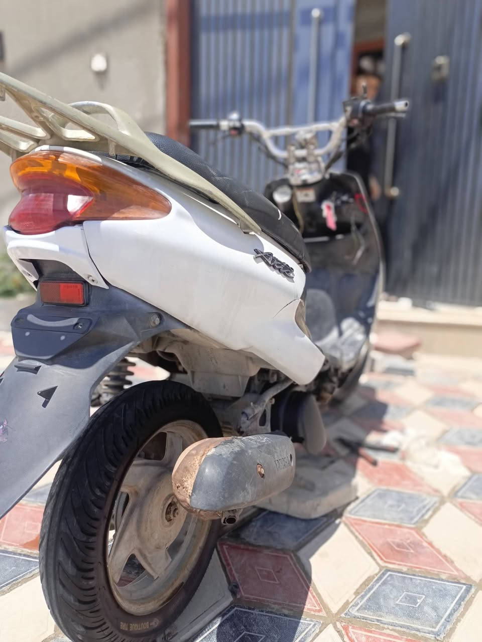 السلام عليكم
🛵دراجه دولفين للبيع 
مفتوحه مره وحده 
العنوان .الرميثه الجديده
الرقم.***********📞
السعر خاص
