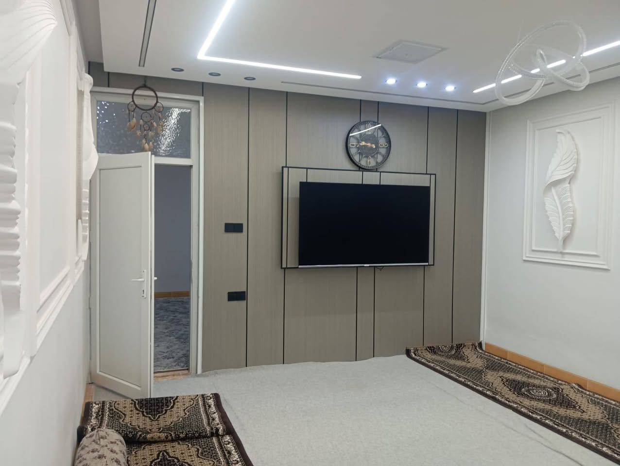 پــەلــەبکەو فـەریای کـەوە 200م لــە گـــوندی ئـە ڵـــمــانـی
نـــــــــــرخی625گـــــــــڵاومعملــــــــە بــــــلاش هـــــــەرج
بـەردەم حــەدیقــــــــە پـەلـە بکەو فـەریای کـــــــــــــــەوە‌🏃
فـوولــە مــغــربی  دەکـتدی بـۆگـــشت ژوورەکــــــــانی کراوە
کـــاونـــتــەر لـەگــەلدیــە  لـە گــەڵ فــــرەشی ژوورکان🏃

بـــــــــــەلاش بــــــــــــەلاش بــــــــەلاش تــاڵانـی و هـەرزانـی

ئـەم خـانووە بــــــۆ فــــرۆشــــــتـــن لــە کـەلار گـەڕەکـی گـونـدی ئـەڵمـانـی ڕوبەری 200متری بـەردەم حـەدیـقـە ڕووی خـۆری بـەیـانی لـەمە هەرزانتر نـیـە لـە دەستـی خۆتـی مەدە

نـرخــی 625 گـــــــــــەڵا و معامەڵە🏃🏃🏃🏃🏃🏃
*********** پـاشــــــــــا کـرێن خـــــــــــــانوووووو🏃

ز.م*********** هێمــــــــــــــن عـــــــقـــــــــارات🙋🙋
