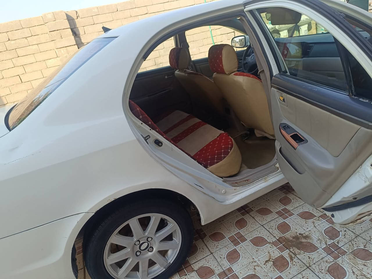 جيلي موبل ١٣جاهزه مكينه وكير كارتون توني شادهن صارلهن ٣اليام سايره نقصه تلكيطات بيه اخياس قليل سنويته صارله شهر من صقطت مراوس  بتكسي حسب القناعه او بيع قفل ٤٥قفل هاذه رقمي ***********
