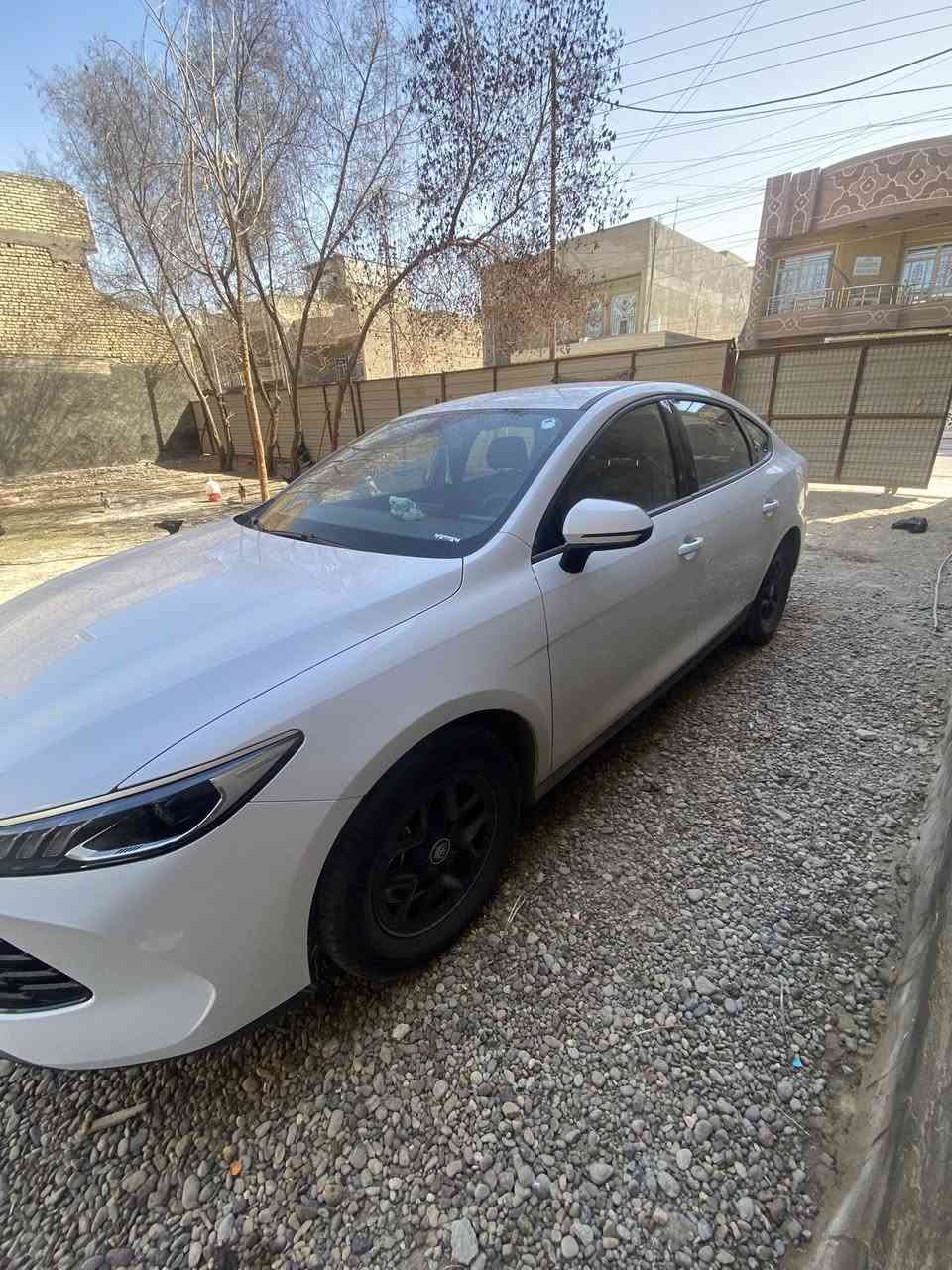 بي واي دي كن بلاس 2025 سياره جديده اخت الزيرو ماشيه 12 الف كيلو غراضها كامله رقم بغداد 18 مليون وبيها مجال جدا بسيط 
بغداد 
رقم الهاتف ***********
