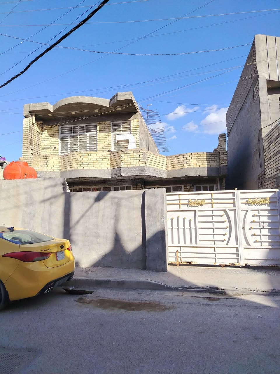 السلام بيت ٢٠٠ م البلديات الصحفين حي رقية بناء درجة اولى طابق ونص تقريباً ٣ غرف نوم حمامات عدد ٣ رابع بيت ع الشارع للاستفسار ***********
