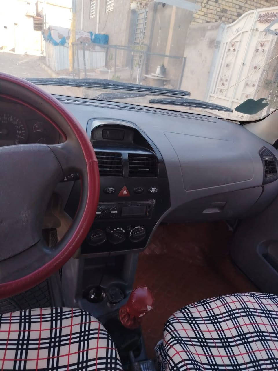 طيبه للبيع موديل 2015رقم دولي سياره ما بيها تبديل بس تكحيل طكات دوسات معمره رقم ميسان  سعر 38$ مكاني العماره سعر بيه مجال بسيط الاستفسار على رقم الهاتف متو
***********
