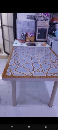 ميز طعام • قابلة للتمديد • نظيف