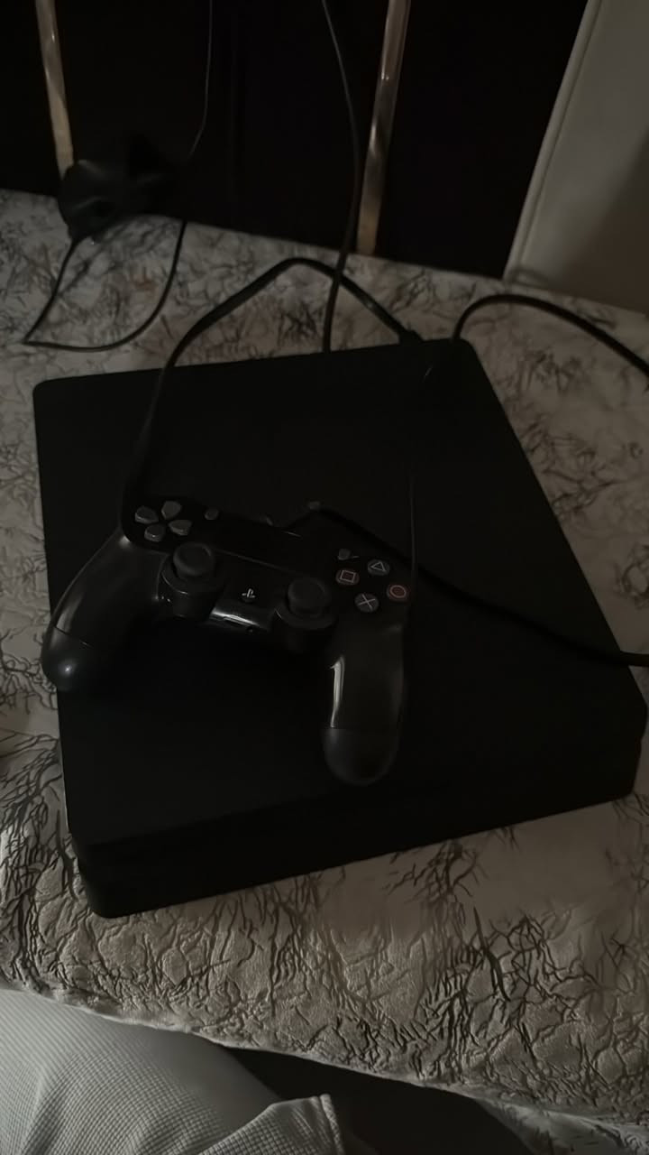 السلام عليكم للبيع بلي فور سلم اونلاين نظام 13.4 متكامل كارتونه و يده و معه أقراص عدد أربعه للبيع نضيفات السعر 230بلاش


**إذا كنت صاحب هذا الإعلان وتريد حذفه لأي سبب، رجاءا أرسل رسالة إلى الدعم الفني**