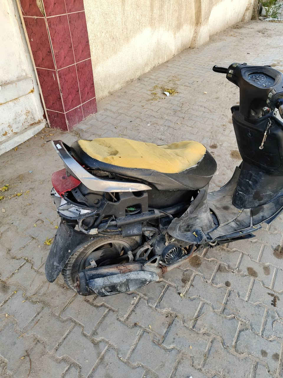 السلام عليكم فراشه فحل البيع
صالي شهرين من جفتتها ابيعك سويج 
سعرها 175 بيها مجال قليل حك جيه 
رقمي 
***********
