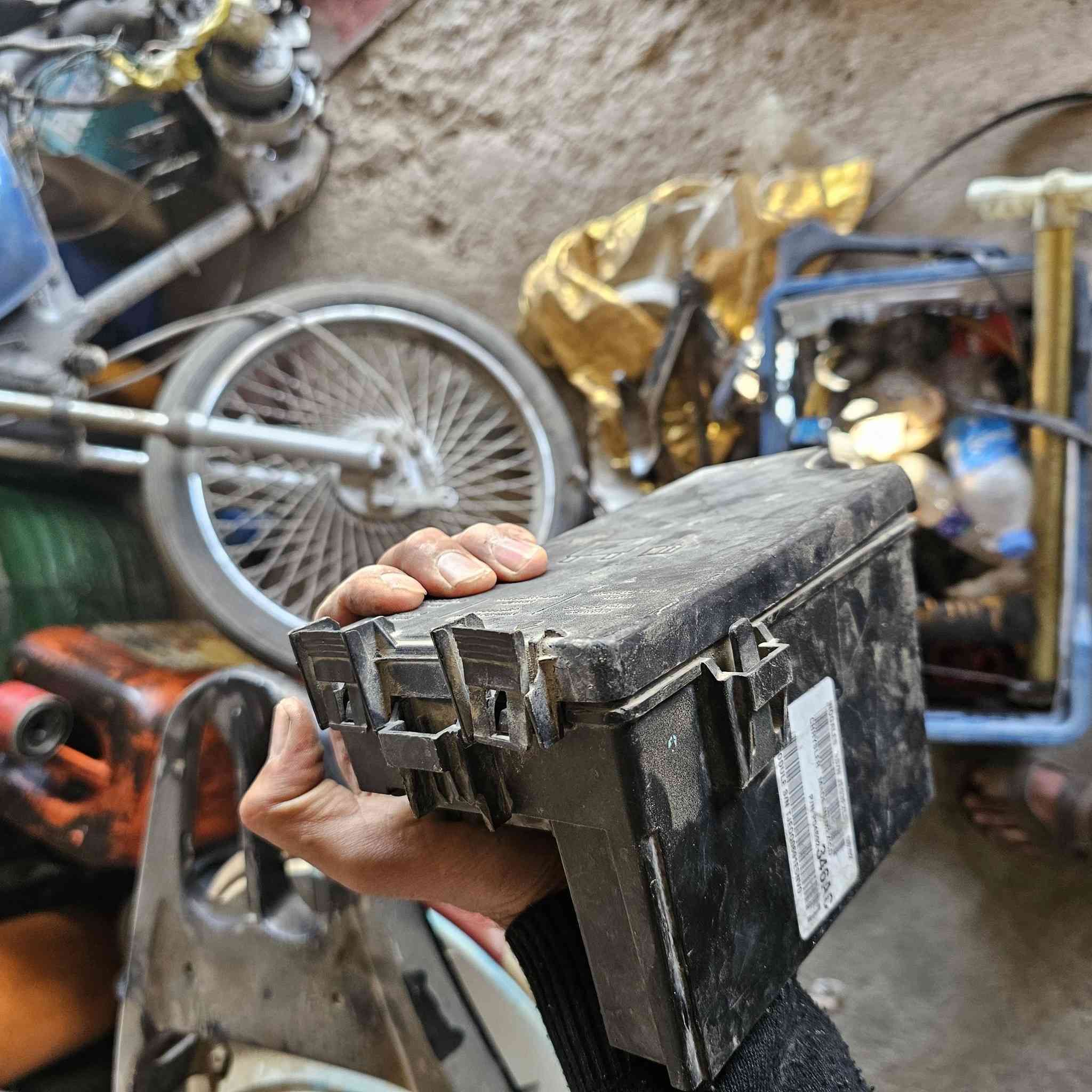 سلام عليكم
قاعده فيوزات سي ٢٠٠ مكيته ٢٤٠٠ جديده اخذتها وبعت السياره وبقت عندي 
لي تفيده مكاني حله ماعندي توصيل تجي تفحص شرط الشغل 
***********
