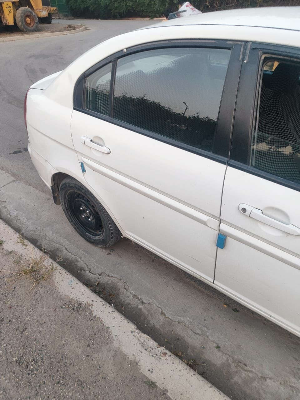 اكسنت موديل 2006 امريكي حادثها بس باب السائق بيها ضربه بسيطه ومصلحها السياره ليبل واحد السنويه لغاية سنة 30 وباسمي رقم انكليزي بغداد  مكاني بغداد الغزالية سعر 74 ورقه وبيها مجال للاستفسار *********** 
 ***********
