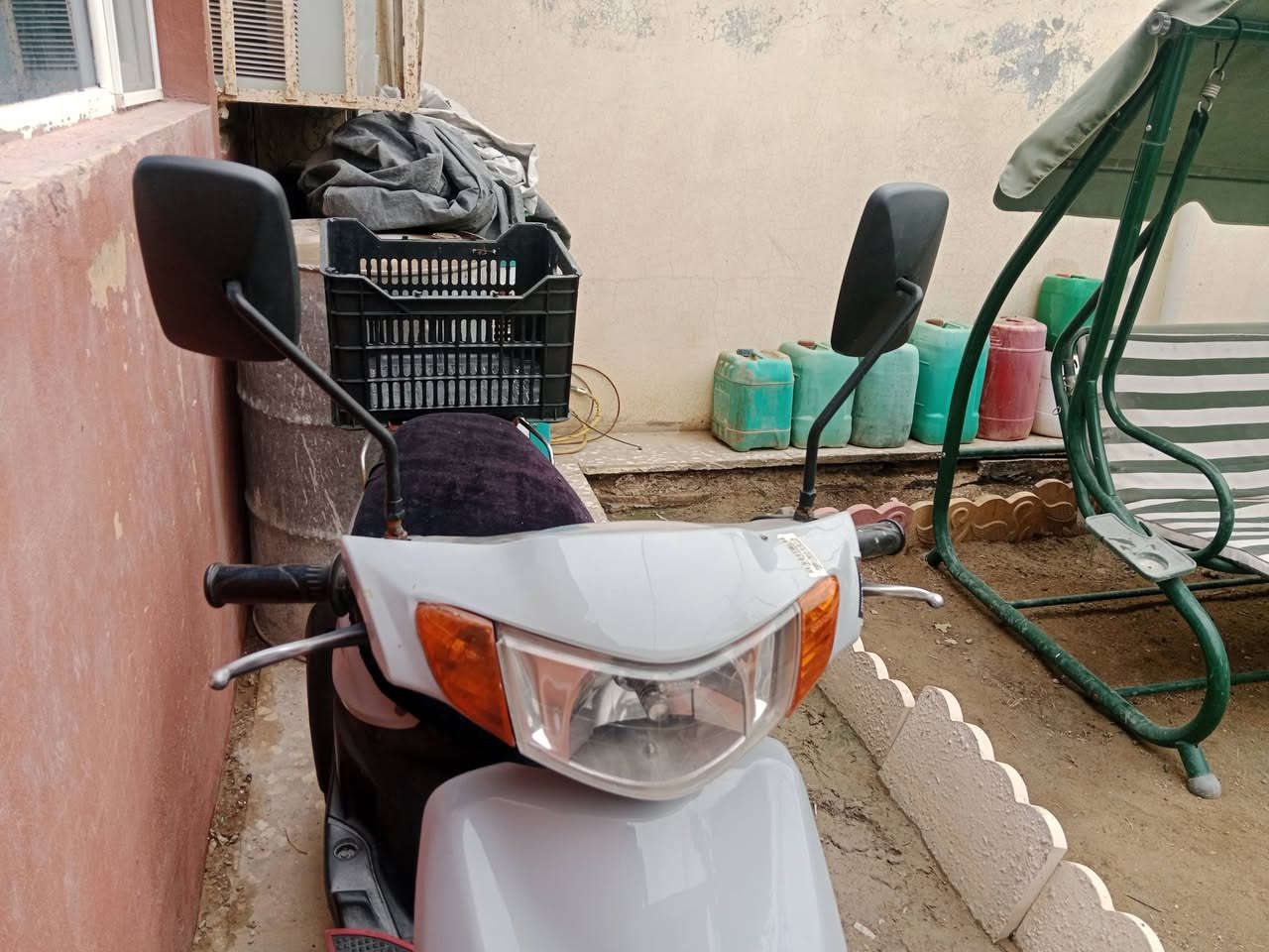 السلام عليكم 

دراجه ماكس قچمه 
دراجه حاويه صارلها عندي خمسه اشهر كلش جديده
متذب عليها ألف كابريتر جديده تاير خلفي جديد بعده بخطته سلف شغال باتري قبل سبوع شديته هندر شغال زنون بلادي مري ضفتلها ترايك 120 إذا  اقل مرجوعه كلش ناعمه وحلوه عنوان الدراجه نجف سعرها مناسب اتصل على واتساب مكلف بلنشر اخوان رقم الهاتف ***********
