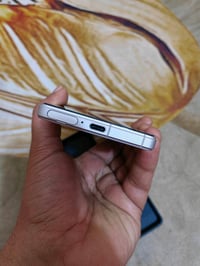 سوني 1 مارك 5 ذاكرة 256 رام 12 نظافة 100% وياه كفر ولاصق شاشة فقط بي ط...