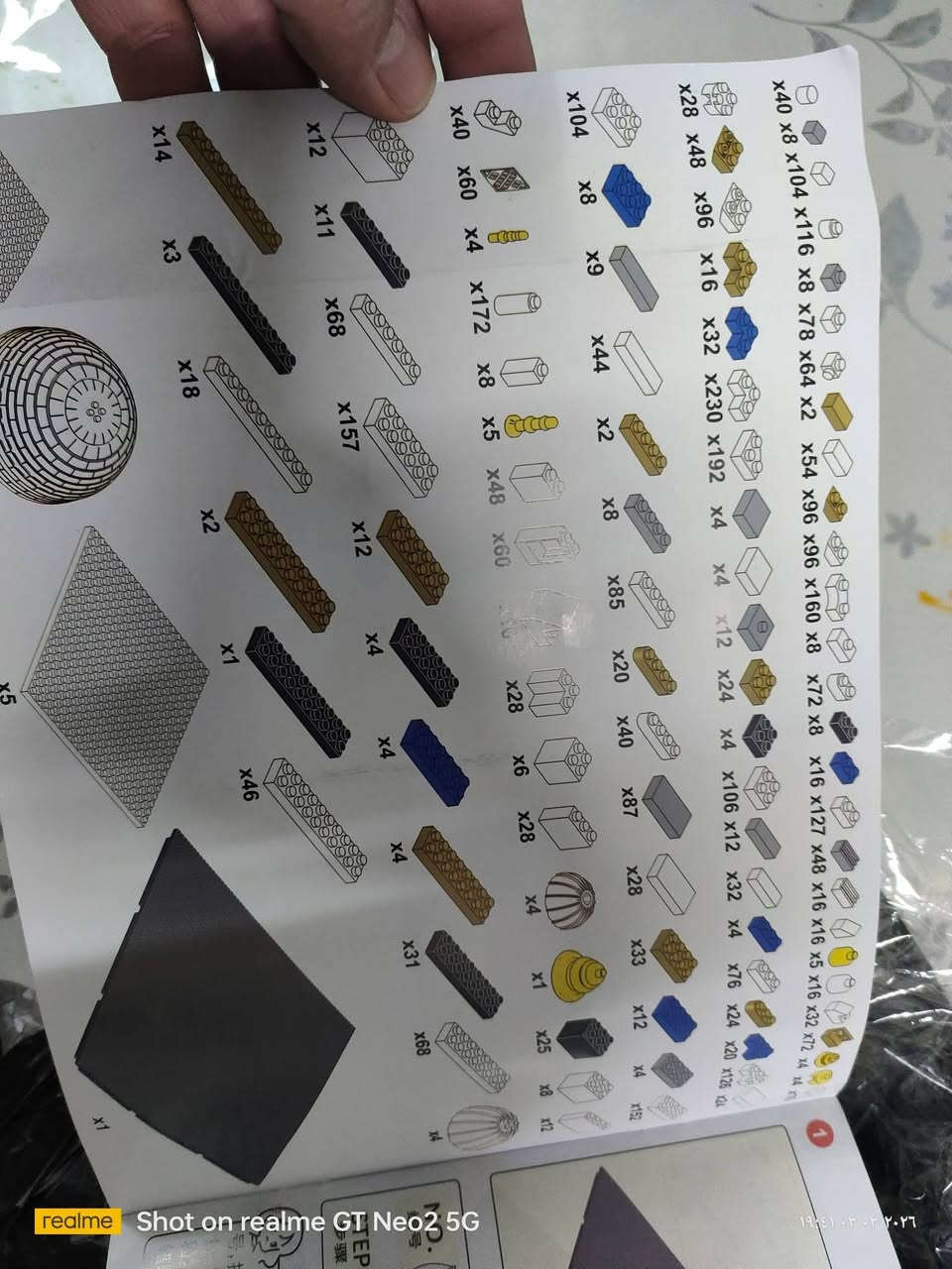 نموذج تاج محل (Taj Mahal) من العلامة التجارية LELEBROTHER، وهو الموديل رقم W0603..

عدد القطع: يحتوي هذا النموذج عادةً على 4036 قطعة من المكعبات الصغيرة (Micro Mini Blocks).

الأبعاد التقريبية: عند اكتمال البناء، يبلغ ارتفاع النموذج حوالي 20 سم، وعرضه 24 سم.


**إذا كنت صاحب هذا الإعلان وتريد حذفه لأي سبب، رجاءا أرسل رسالة إلى الدعم الفني**