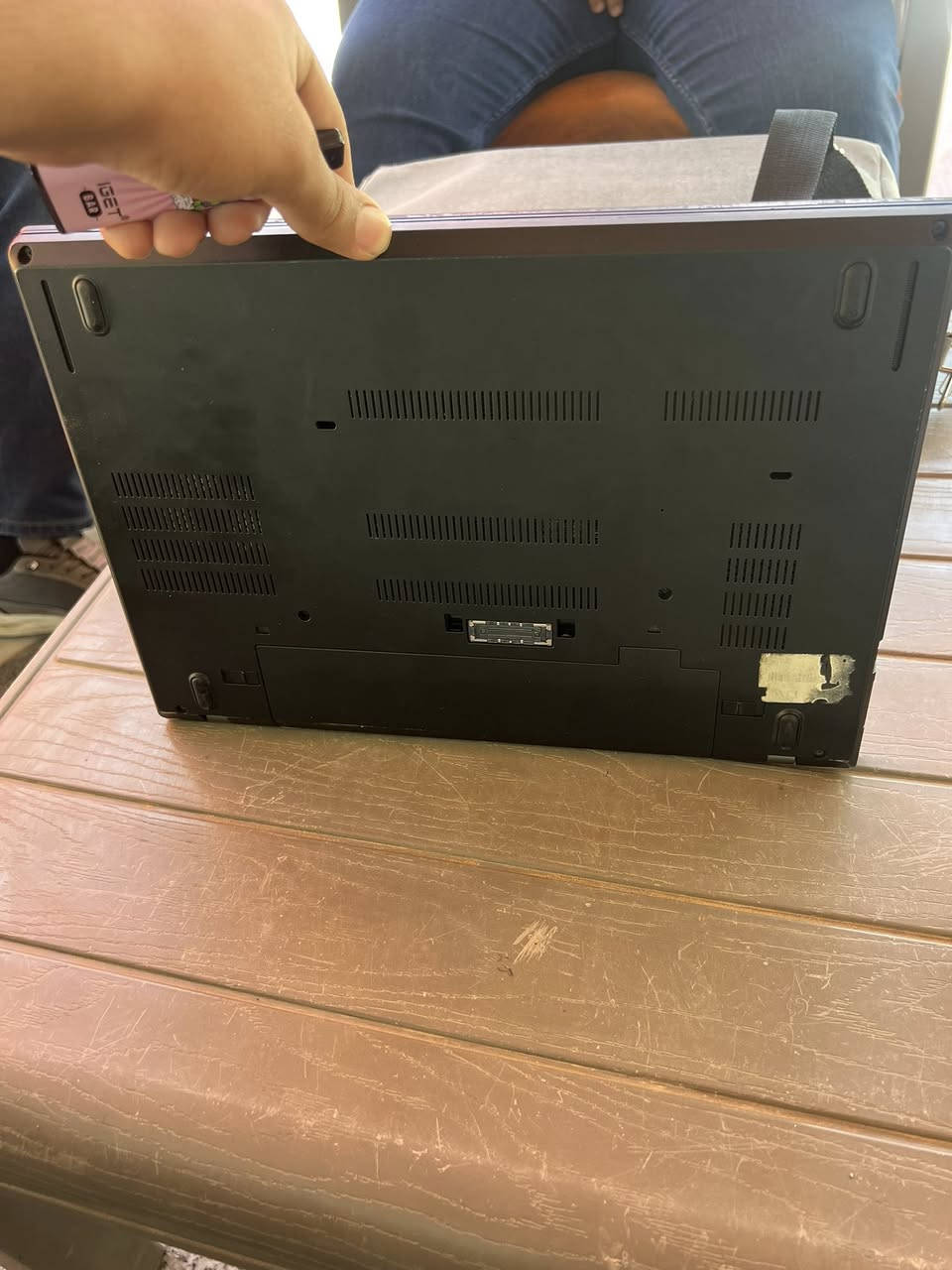 جهاز لينوفو t 470
معالج i7 7600u ييجي بنواتين و 4 مسارات سرعة المعالج للأداء المكتبي جيدة جدا 
كرت داخلي من انتل hd620 
رام 8GB ddr4 
تخزين 256 data ssd Samsung

مجرب عليه العاب مثل ماين كرافت و رزدنت ايفل ٢ ريميك و فورتنايت الجهاز بيه زر ال c مكسور بس مايعيق الكتابة 

سعره ٢٢٥ الف 
*********** واتساب موجود
