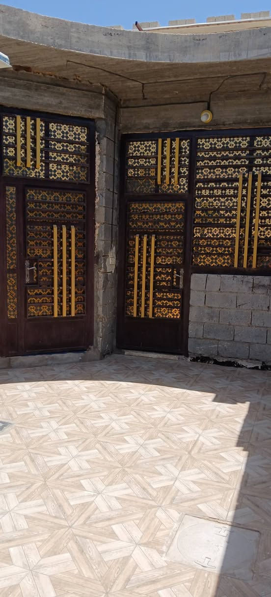 السلام عليكم
بيت للبيع حي الرشيد  ع نهر مشتمل مساحه ١٥٠ متر متكونه من غرفه وهول ومطبخ ومضيف وحمام ومحل ..
للآستفسار فقذ عل الرقم مامتواجد فيس بوك 
الرقم ***********

