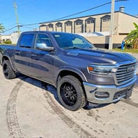 🚘 متوفر للمزايدة والاستيراد 🇺🇸  🔹 السيارة: [RAM 1500 LARAMIE] 🔹 سنة ال...
