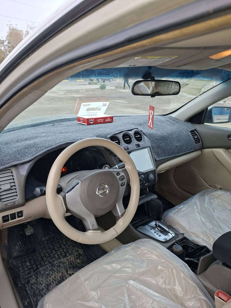 سلام عليكم عندي نيسان التيما موديل 2010 رقم اربيل الدولي بأسمنه سنويه لل30 سيارة ضرره جاملغ خلفي بدون دواخل وبيه قطع صبغ ابيع احزام بدون دواخل صدر جديد كير محرك جديد تبريد كله جديد تخم تاير محرك 2500 السيارة مال جناي ما متعوبه خير من الله 
السعر 85 وبيه مجال 
العنوان ديالى بعقوبة 
اتصال ***********
