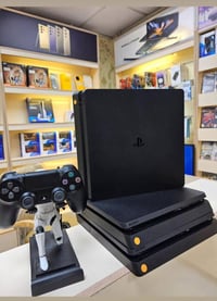 يتوفر لدينى جهاز بلي 4 سلم مهكر نظام 12 كامل ملحقات 270 الف ظمان 10 اي...