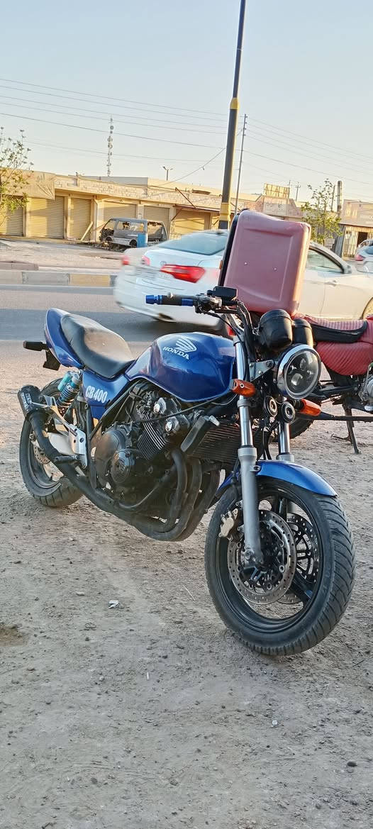 السلام عليكم دراجة سيبي فور cb400 الدراجة نظيفة كلش كدامكم بالصور والدراجة كفالة من كلشي كلشي بيها شغال بس فقط بيها صوت يطغ بالمحرك مايكلف 250 الف تصليحه الدراجة تجي تشوفها بالحقيقة احلا من الصور بعد مكانها الانبار فلوجة قضاء الكرمة الدراجة سعرها مليون و 100 وبيها مجال للشراي بس التواصل واتساب *********** واتساب فقط والشراي يجي
