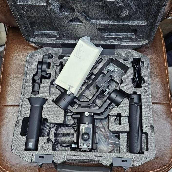 چوار کامێرا و ڕۆنینێ جوان و پاک بۆ فڕۆشتن
نیکۆن D7100
نیکۆن D5300
کانۆن D4000
کانۆن D650
ڕۆنین Dji SC por
هەموویان کامل عەشیای بیلادیان لەگەڵە
مشتەری نامە بنێرە


**إذا كنت صاحب هذا الإعلان وتريد حذفه لأي سبب، رجاءا أرسل رسالة إلى الدعم الفني**