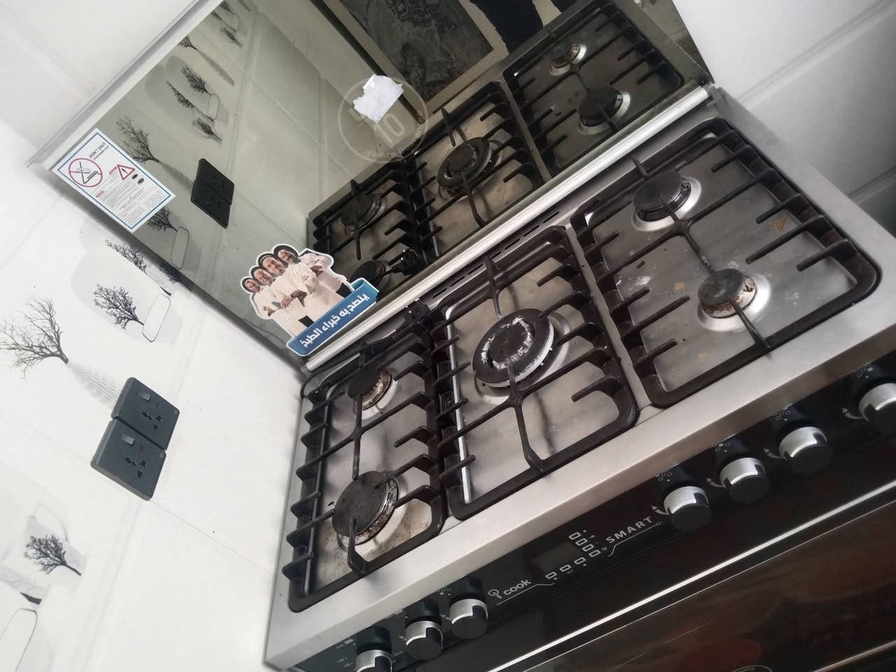 للبيع طباخ سمارت مستعمل شهرين ٣٥٠ بي مجال بسيط لوك صفر اخو الجديد ***********
