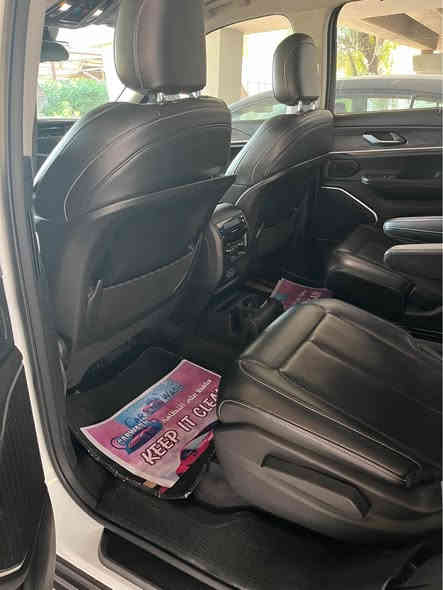 السلام عليكم 
جيب كراند 
مديل 22 وارد امريكي 
فول مواصفات. عدا الفتحه 
ماشيه 42 ميل 
بيهه صبغ قطعين 
وباب الصندوق تبدل
رقم بغداد 
7 راكب. منفصل
مكان السياره  بالعطيفيه 
*********** بغداد
