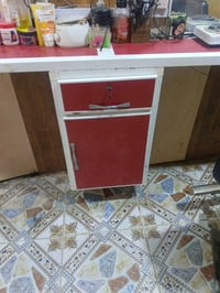 ميز حلاقة • مرايات ٤ • كرسي حلاقة
