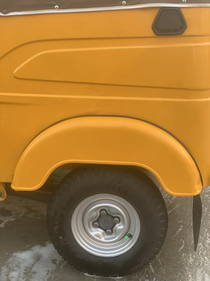 السلام عليكم حبايب كلبي تكتك موديل 22 شهر /10 مكينه اكسل خير من الله بيه رشه صبغ بل بك ليت الخلفي دوسه شويه معمره فقط الباقي كله كفاله خير من الله كهرباء جاهزه رقم بغداد تحويل ثاني يوم يعني شغل وطلع خير من الله  تكتك حلو الله شاهد تجي تفحص بعينك تدلل عنواني بغداد البلديات *********** سعر 8800 وبيه مجال حكً جيه الله يرزق الجميع شراي يتصل ودلل
