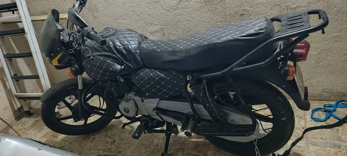 السلام عليكم دراجه بوكسر موديل 2023 ماخذهه 2025 دراجه على وضع شركه ما مستخدمه هوايه رقم وسنويه بسمي ميسان العماره رقم الهاتف *********** السعر 2000600

