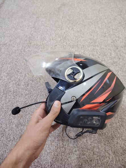 السلام عليكم خوذه للبيع هي والجهاز ماله شغال الخاص ما موجود خابرني على الرقم***********
