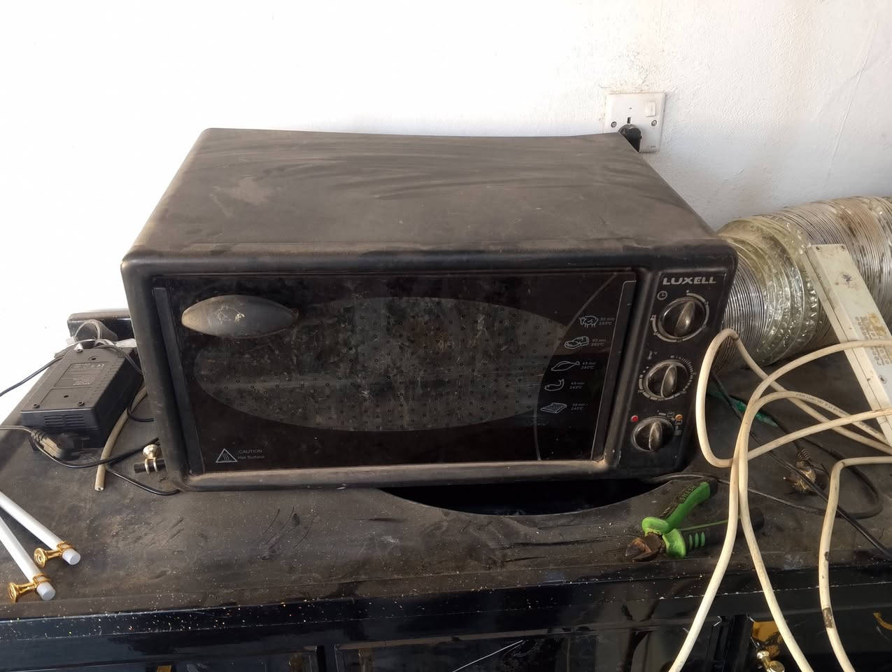 سلام عليكم غرض لبيع محل بل جمعيه الحولي بصف مخبز ***********
