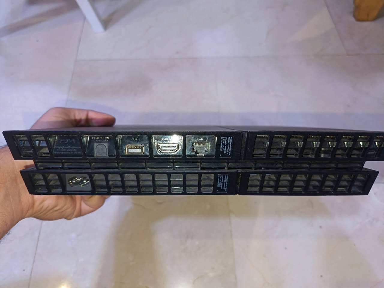 بلي 4 بالة ما محدث يعني يتهكر شغال وياه يدة وحدة السعر200 وبي مجال وتوصيل مجاني لكل المحافظات وهذا رقمي للاستفسار ***********
